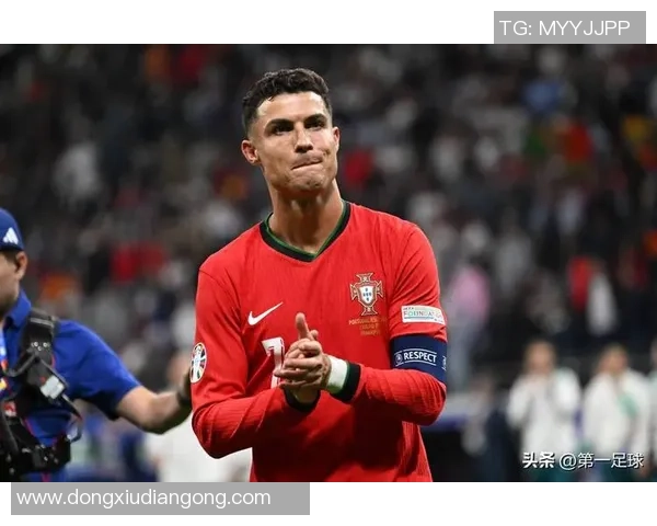 从1号到6号球衣看世界足球巨星的风采与传奇故事 从1号到6号球衣看世界足球巨星的风采与传奇故事