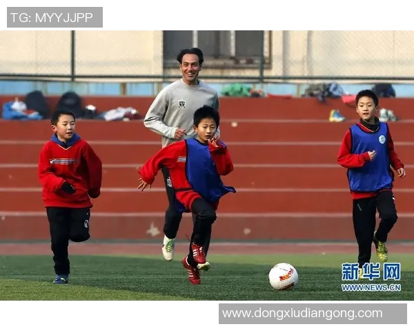 足球球星身影演绎传奇瞬间展现运动之美